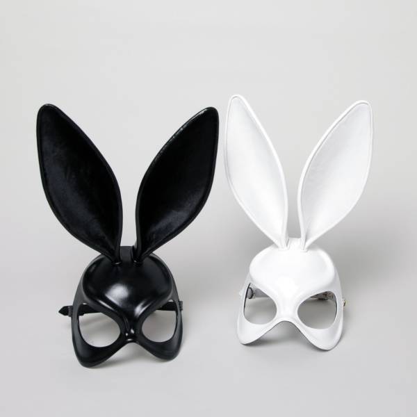 MASQUE LAPIN CUIR NOIR OU BLANC MOULÉ