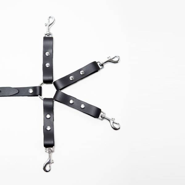 BLACK LEATHER STRAP + CROSS CONSTRAINT